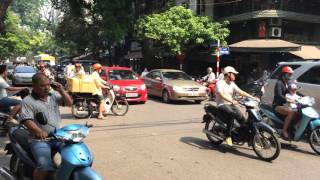 Vietnam: Insane intersection madness in Hanoi