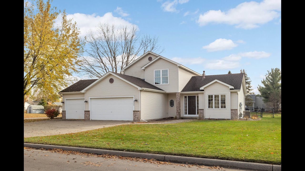 Just Listed! Stunning Home in Hastings, MN – Take a Tour!