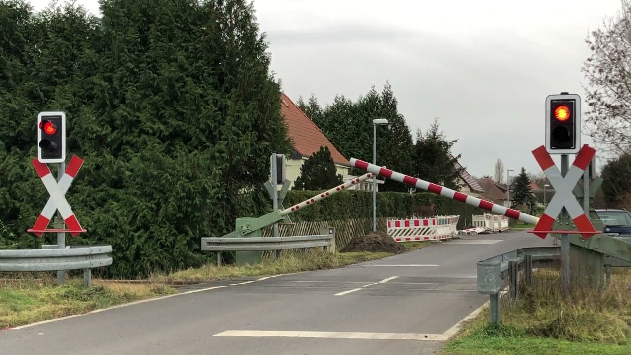 Bahnübergang Kremmen //Railroad crossing// Spoorwegovergang