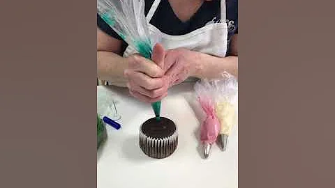 Sloth cupcake