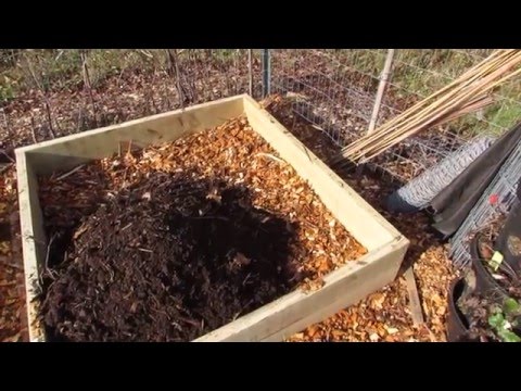 My Community Plot 2016 E-1: Building & Filling Raised Beds Using Layers:  Wood Chips, Compost & More