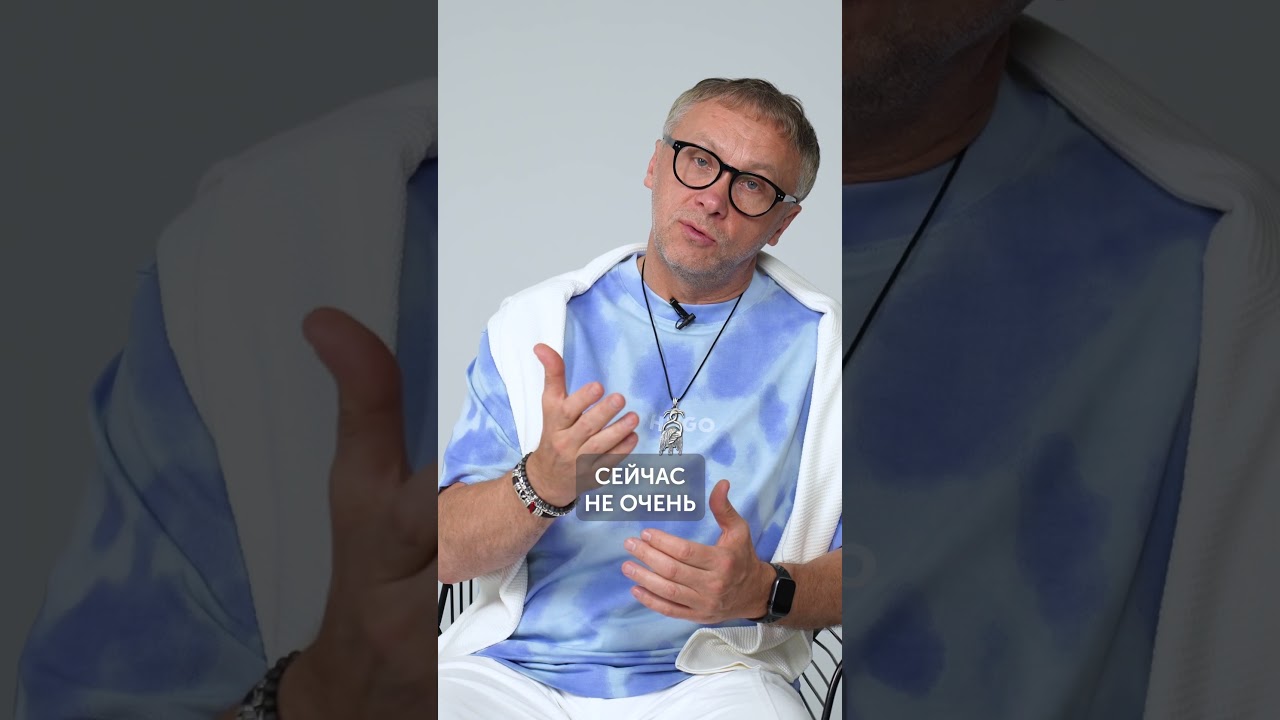 Как ВЫБРАТЬ свитер, чтобы выглядеть моложе? #стилист #мода #стиль