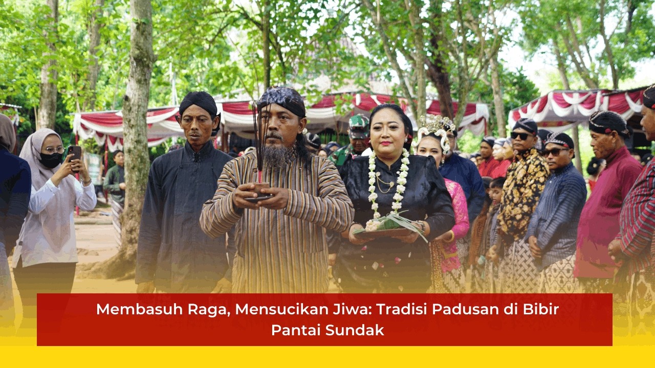 Meriah...Tradisi Padusan di Bibir Pantai Sundak
