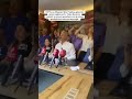 CHP Bursa İl Başkanı Nihat Yeşiltaş, görevden alınma kağıdını yırttı. "