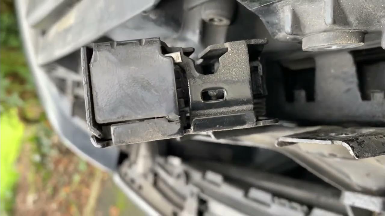 VW Golf MK7 Bonnet Wont Close Properly - YouTube
