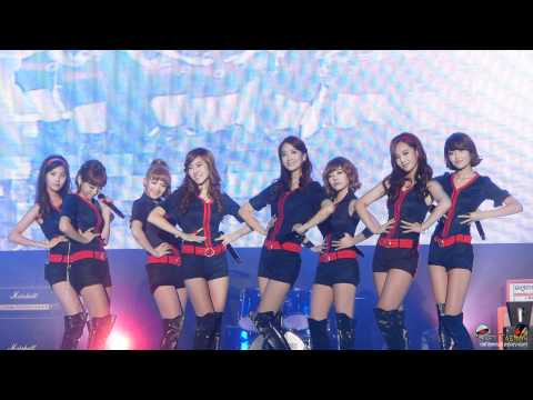2010/11/20 100.3Mhz 개국 축하 콘서트 소녀시대- Hoot + 인터뷰 직캠 by DaftTaengk
