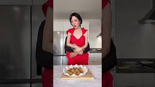 How women VS men cook on social media  #parody #cooking #recipe #husbandandwife #valentinesday