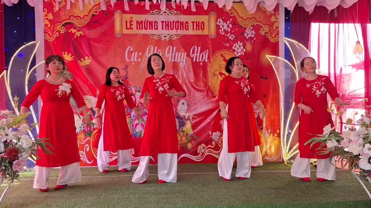 Múa Quê hương nghĩa mẹ tình cha