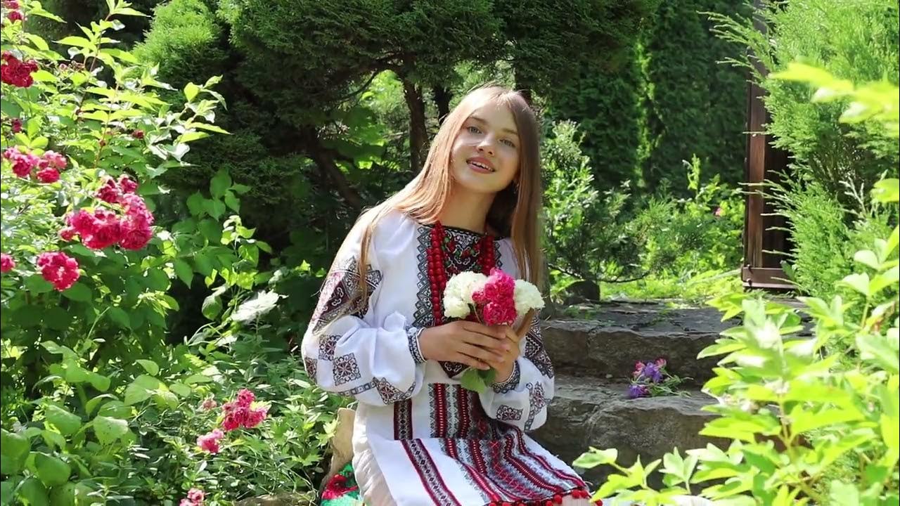 Дарина Мисько та Вікторія Юзва «А ми дівчата з України» - YouTube