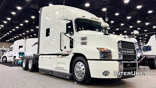 2025 Mack Anthem 64T 70' Raised Roof Sleeper SEMI Truck