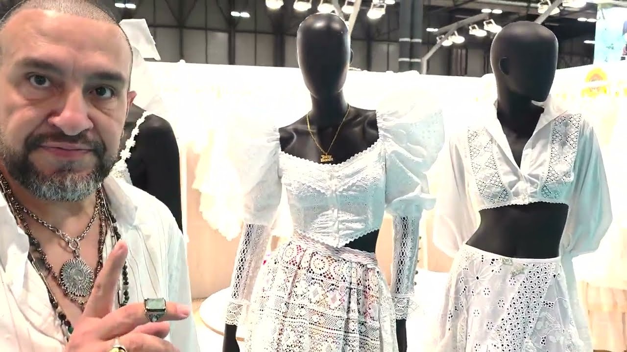 Vestidos hechos a mano en Ibiza por Tony Bonet. Ideales para primavera-verano. Moda española.