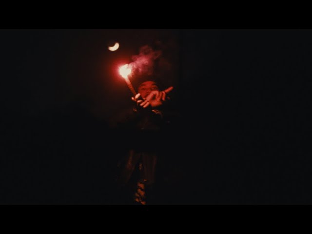 Mira Damn Risky - Rain (Official Music Video) en YouTube Mira Damn Risky - Rain (Official Music Video) en YouTube