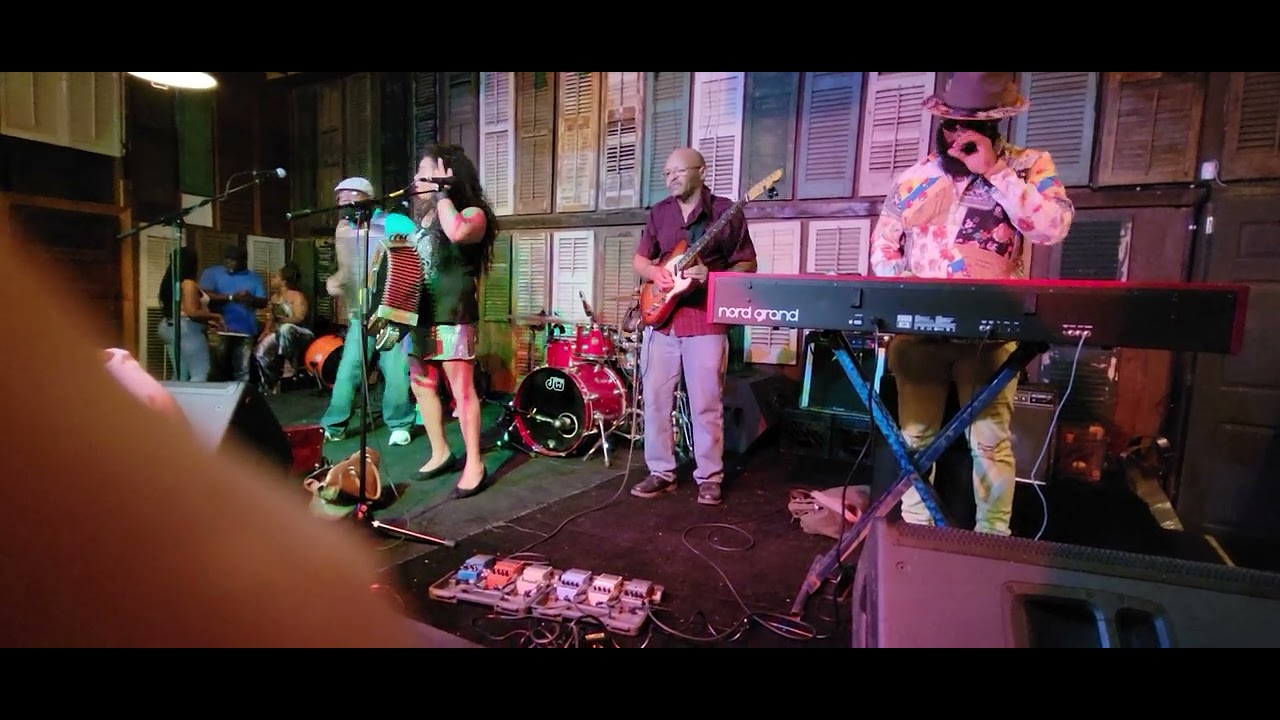 Rosie Ledet Feed and Seed, Lafayette, La., 5/29/22 YouTube