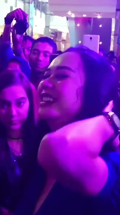 Aura kasih Nyanyi Sampe Keringetan #aurakasih