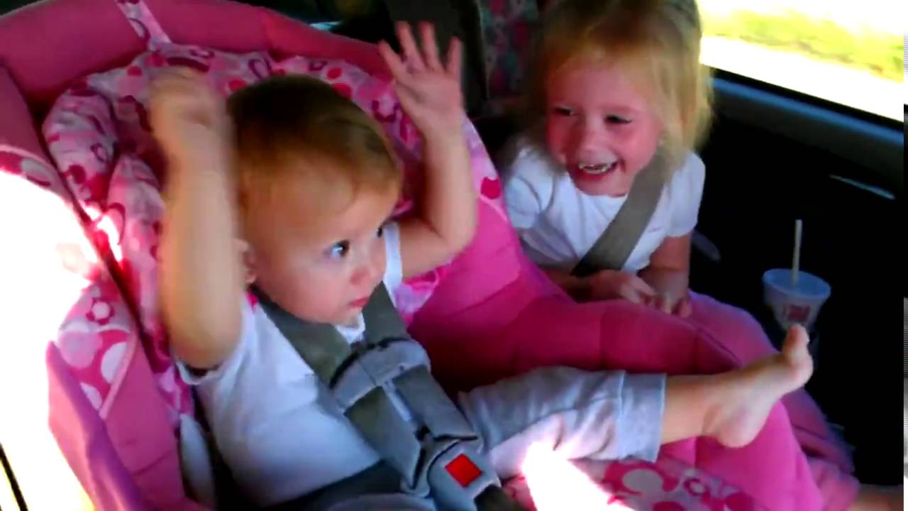 ребёнок танцует под песню опа ган гам стайл. - YouTube