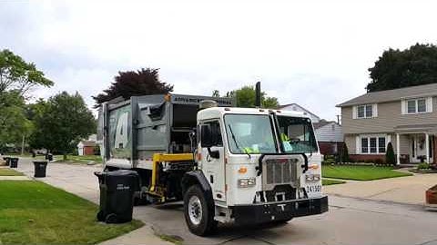 Advanced Disposal: CNG Peterbilt 320/ E-Z Pack Hercules ASL