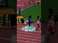 Anh chàng này nên bị đuổi việc!