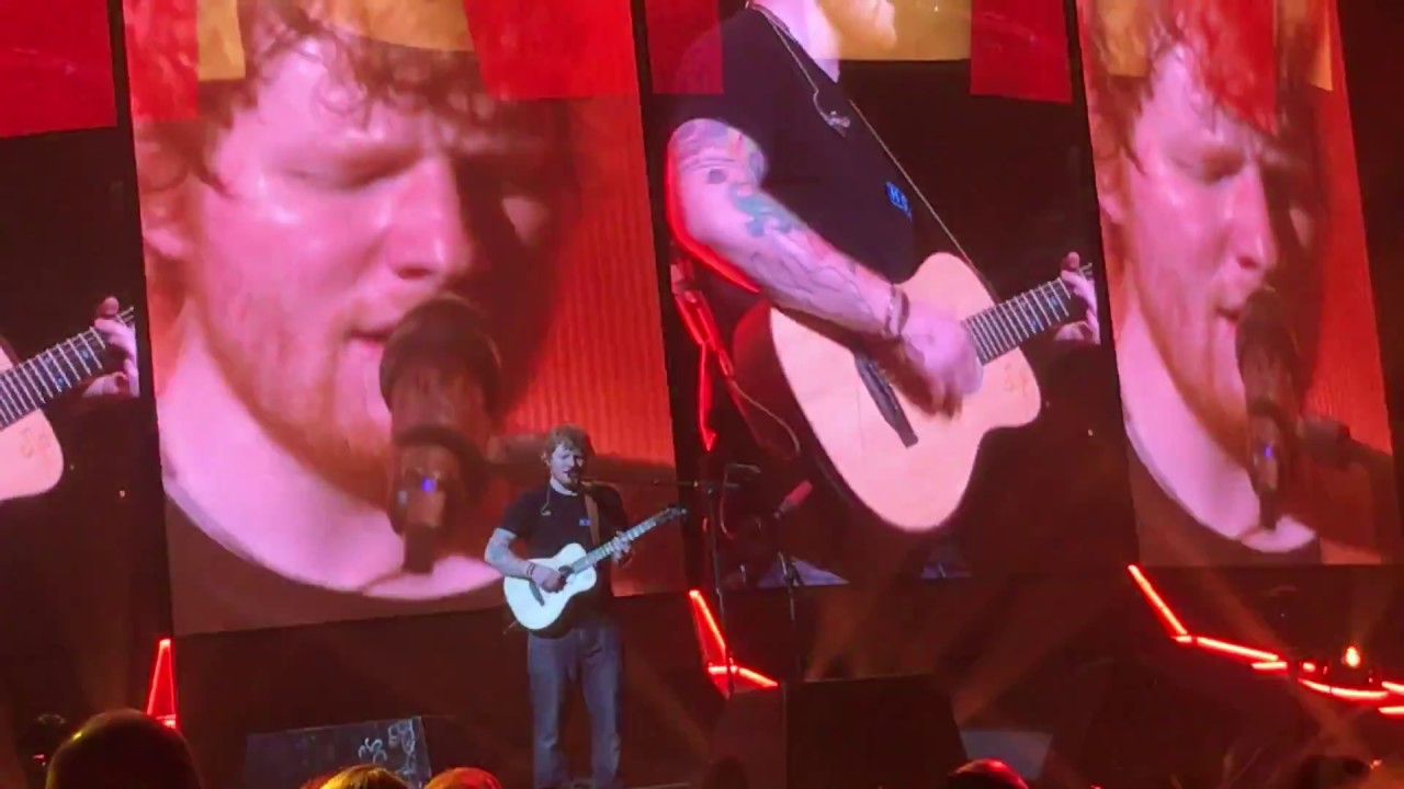 Ed Sheeran LIVE "Barcelona" - YouTube