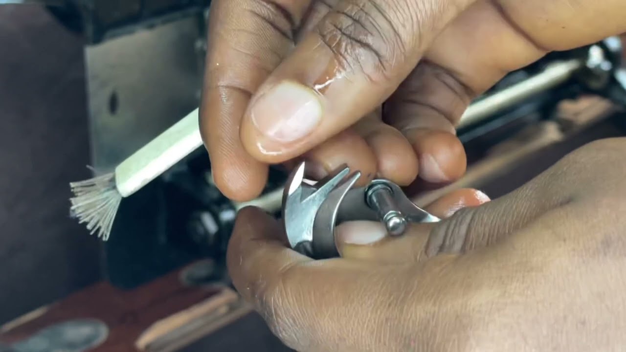 How to CLEAN, OIL, MAINTAIN and have a noiseless BLACKHEAD sewing machine. No repairer needed.