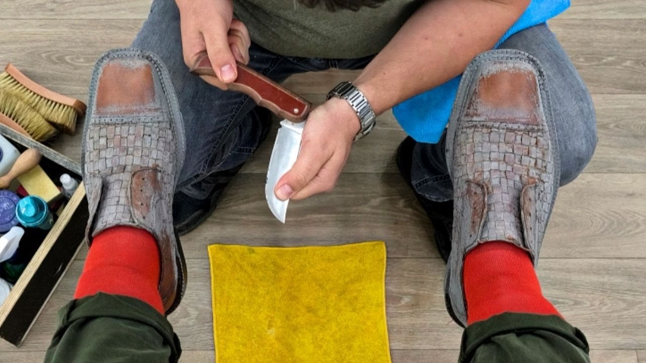 (Snakeskin) Relaxing ASMR sounds imposing shoe shine