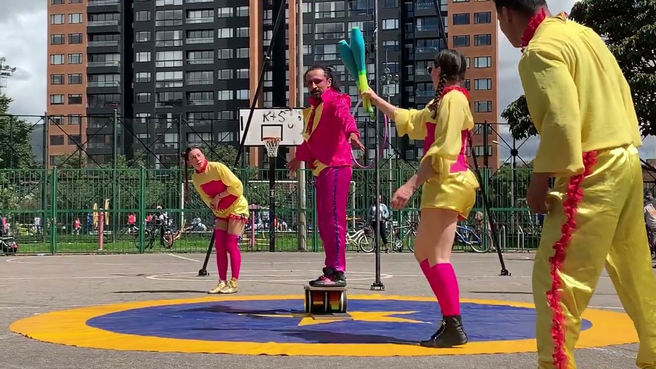 La Fiesta de Usaquen II. De Jumping High.