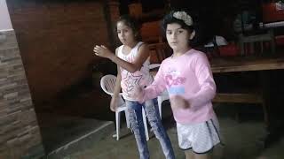 Niñas Baylando