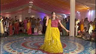 '52 GAJ KA DAMAN' Raisha'S Dance Performance 😍 | The Wedding Spot