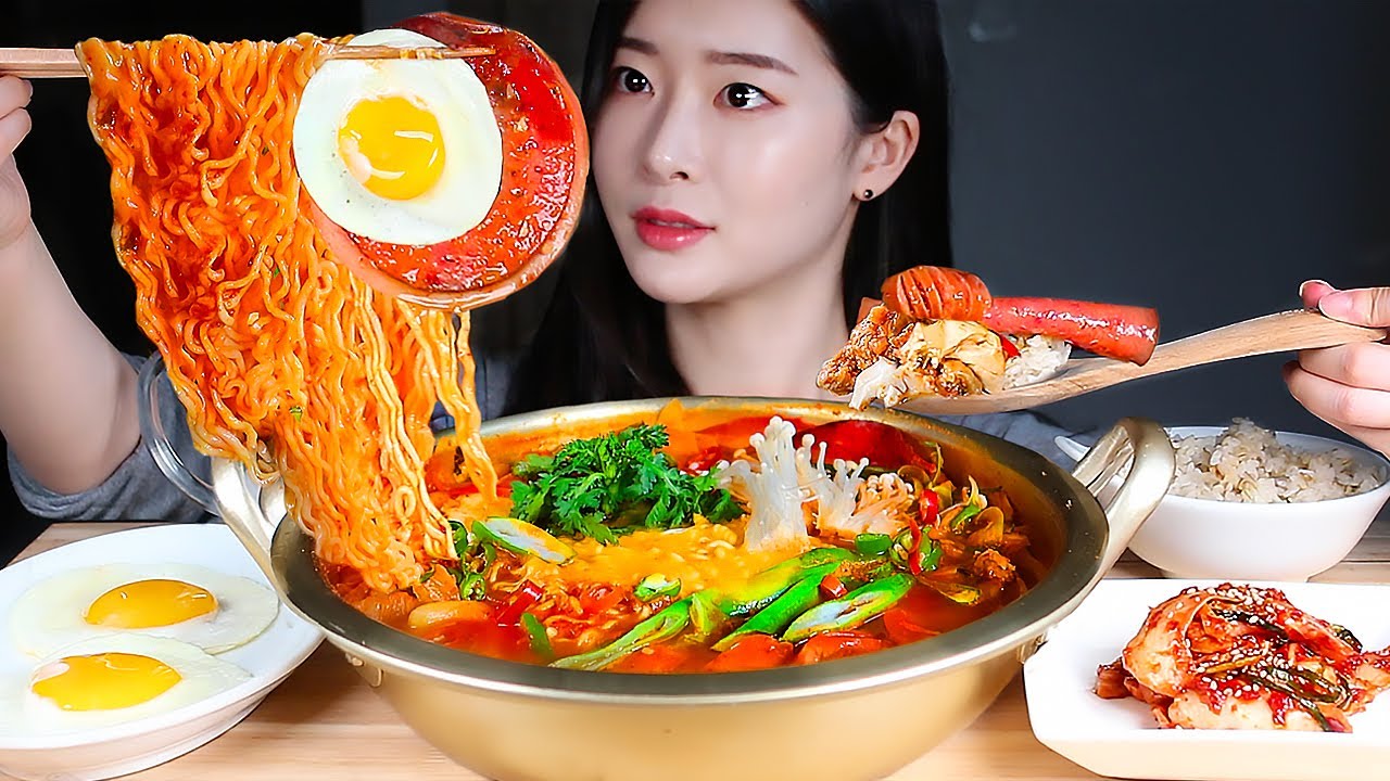 ⁣얼큰 햄폭탄 부대찌개 순두부 라면사리 리얼사운드먹방/SPICY SAUSAGE STEW! ARMY STEW ❤️7 KINDS OF SAUSAGES Mukbang Eating Show