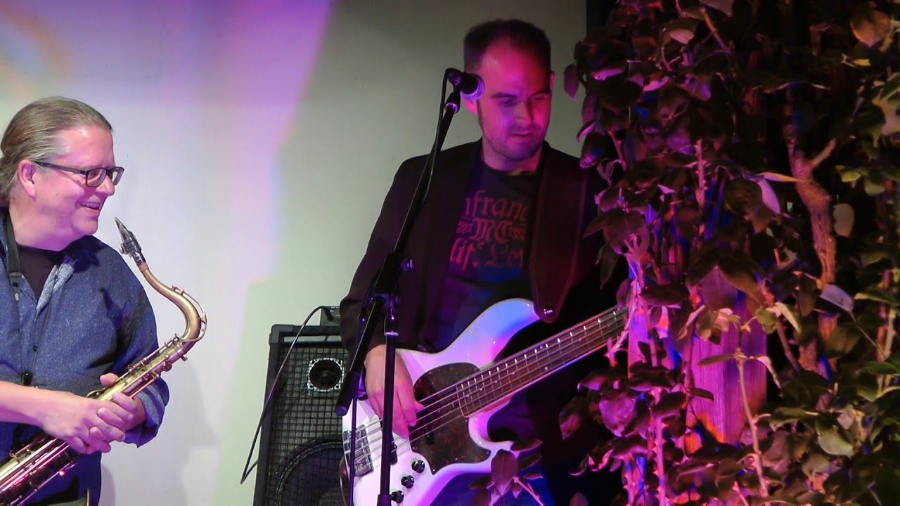 GROOVEPACK Feat. Noemi - Moondance