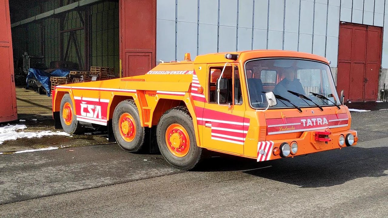 Tatra 815 TPL 28 235 6x6 1R - přesun v muzeu Kopřivnice