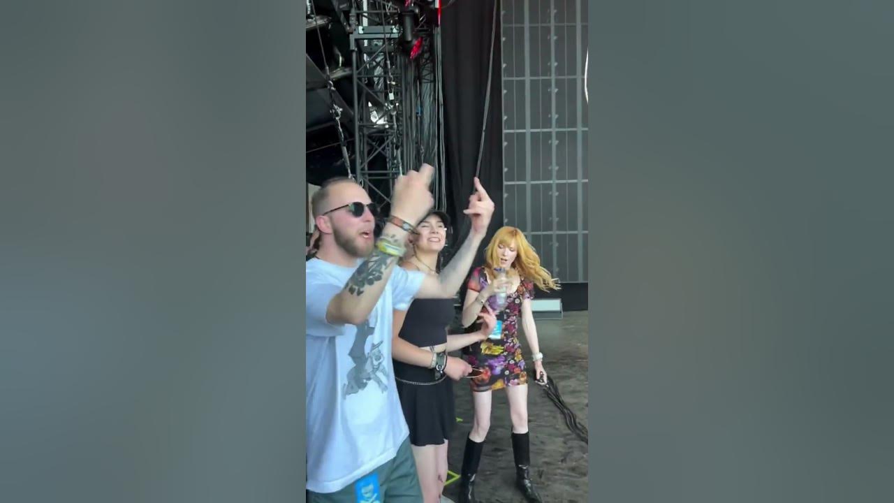 Ed Sheeran was caught watching Limp Bizkit backstage (@ge_roxx)