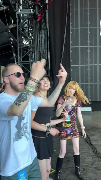 Ed Sheeran was caught watching Limp Bizkit backstage (@ge_roxx)