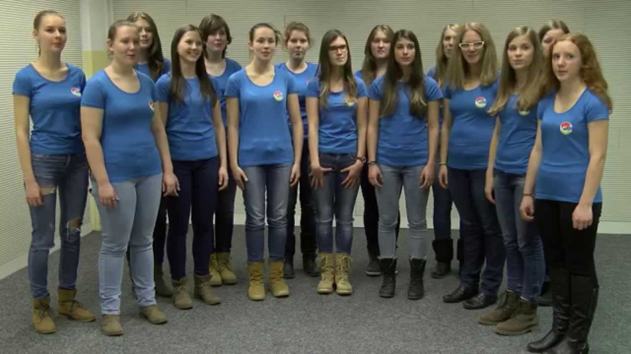 SVŠGL, dekliški pevski zbor s pesmijo Ena ptička priletela