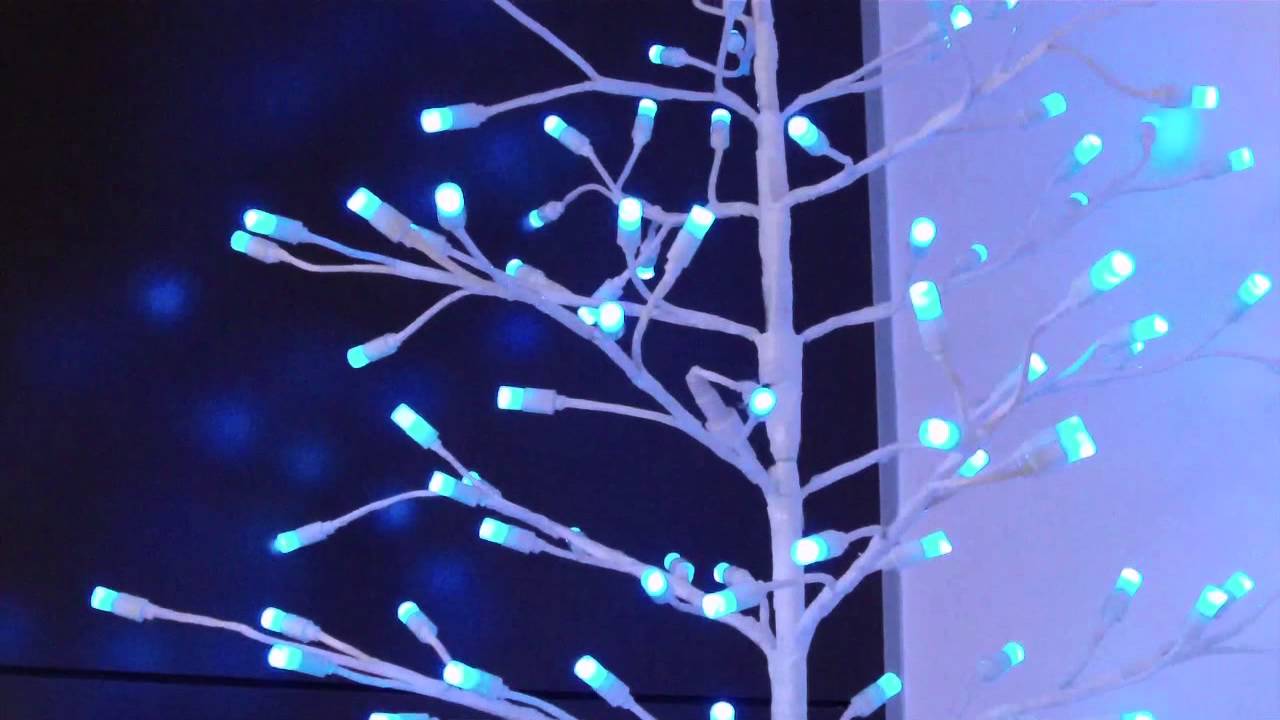Albero Di Natale Con Luci Led Incorporate.Albero Di Natale Lampada 180 Led Cambiacolore Youtube