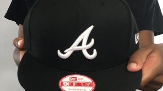 Braves 'TEAM-BASIC SNAPBACK' Black-White Hat by New Era