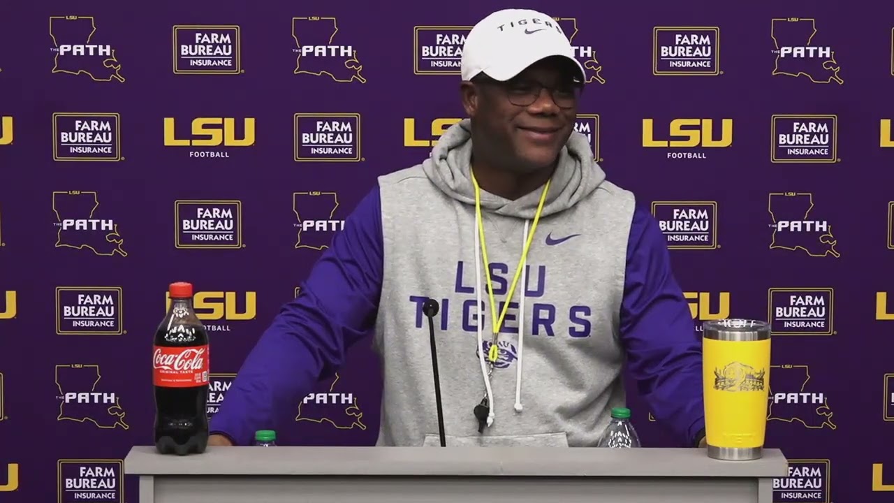 Первая пресс-конференция Фрэнка Уилсона в качестве исполняющего обязанности главного тренера LSU ...