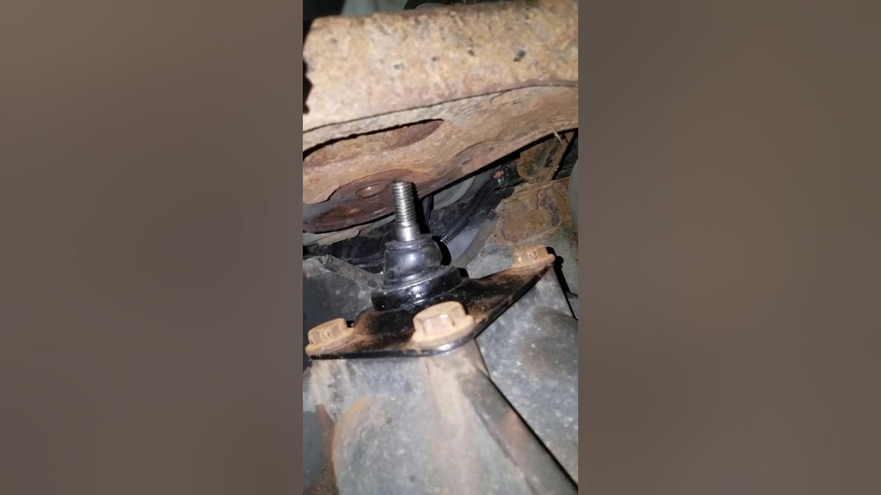 2004 jeep grand cherokee 4x4 rear loud clunk noise when shifting from