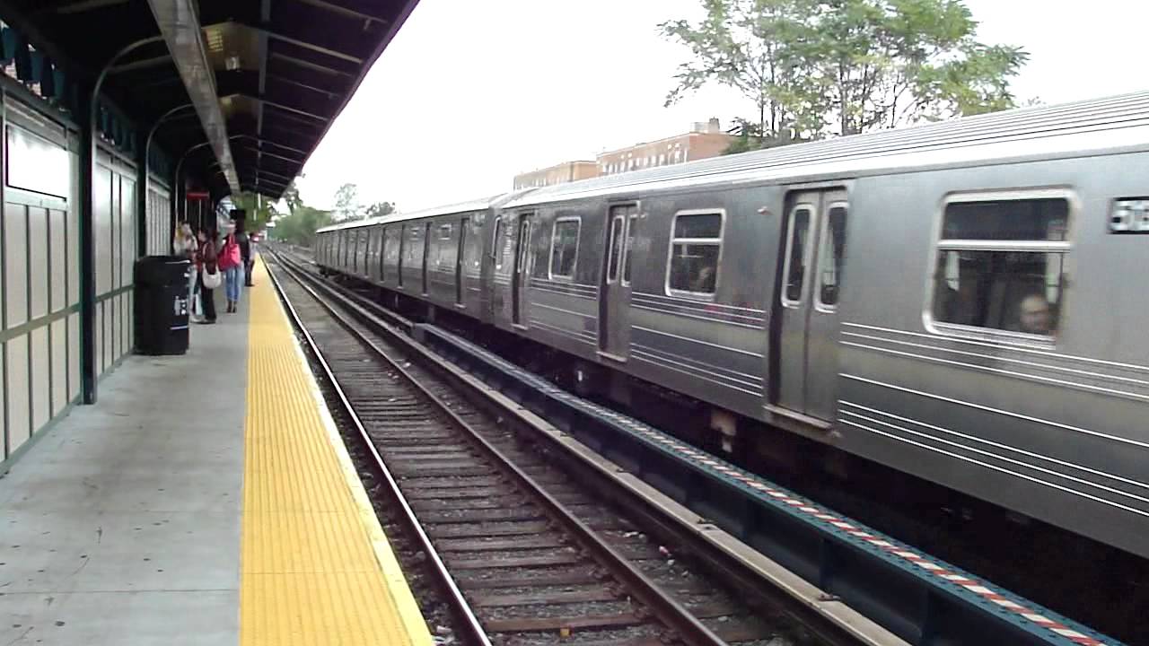 BMT Brighton Line: R68A B Express Train at Ave U (Brighton Beach Bound ...