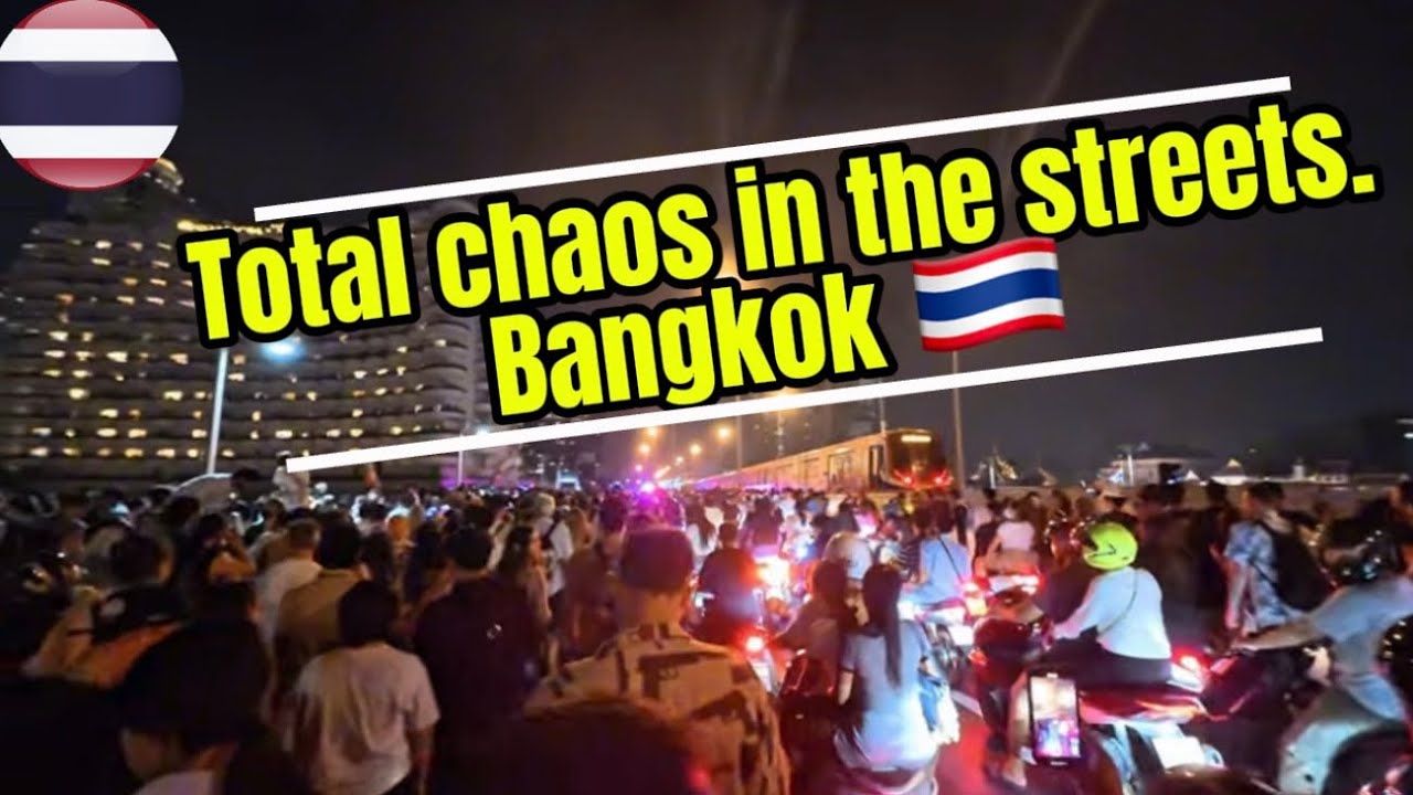 When Fireworks End… Chaos Begins | Bangkok New Year Crowd