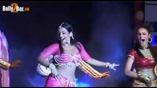 Vidya Balan Oh la la Dance Moves | Bolly2box