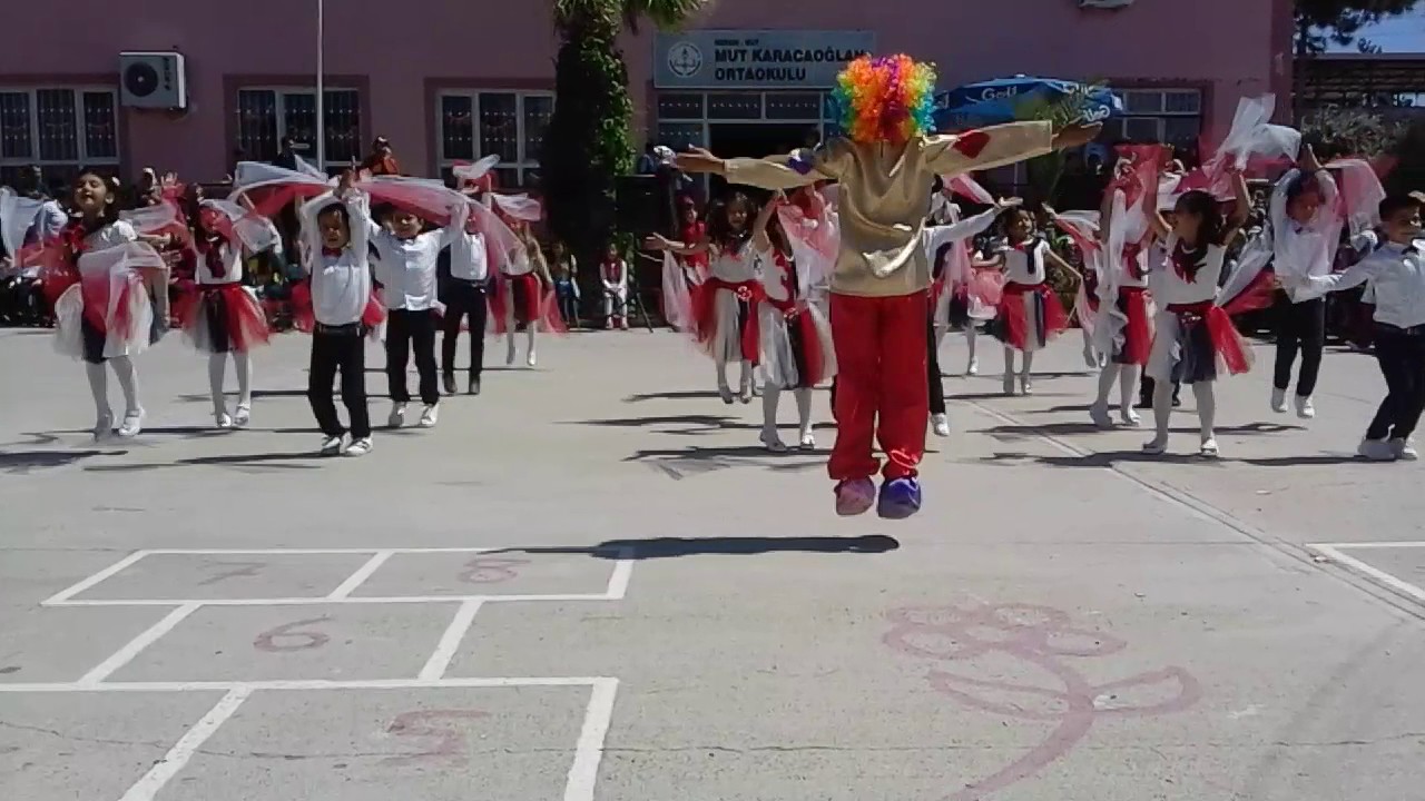 Mut Karacaoğlan İlkokulu 1/B 23 Nisan gösterisi 