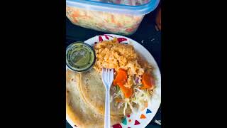 Bendiendo tacos de canasta en Modesto