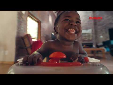 HUGGIES - Gabriel Portela