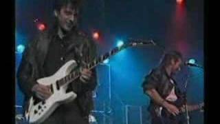 Cutting Crew - Any Colour (live) chords