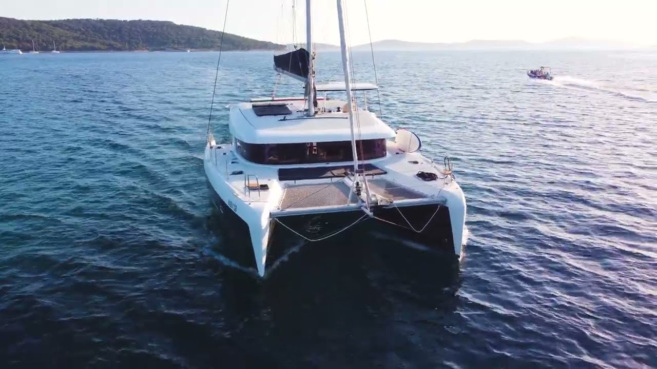 Roxy - Lagoon 42