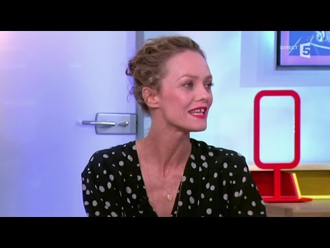 L'anecdote Rigolote De Vanessa Paradis - C À Vous - 27112014