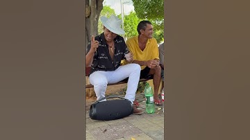 Thumbnail of Encontrei mais um monte de caras de pau aqui na rua 🤣 #seresta #brega #arrocha #sertanejo #forró