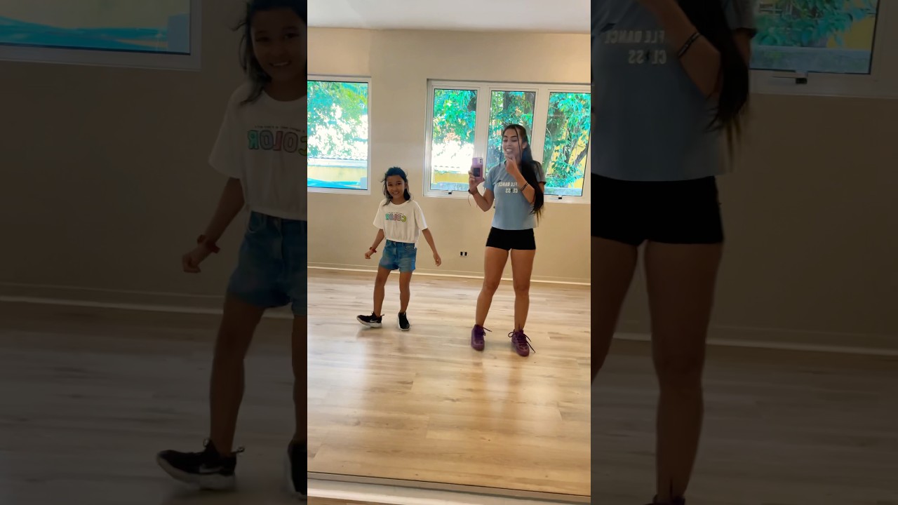 Ela surpreendeu no desafio 😮 Shuffle Dance Challenge será que vc consegue? #dance #shuffle #shorts