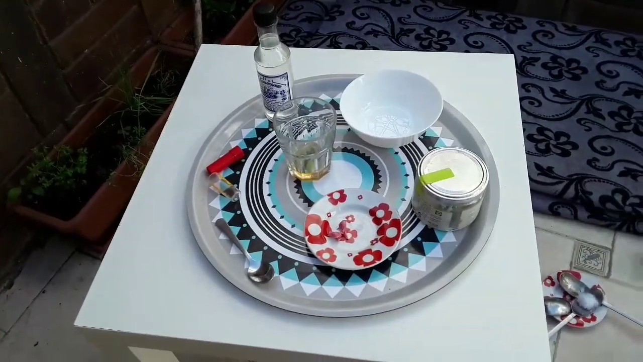 Comment faire un baume a lèvre maison - YouTube