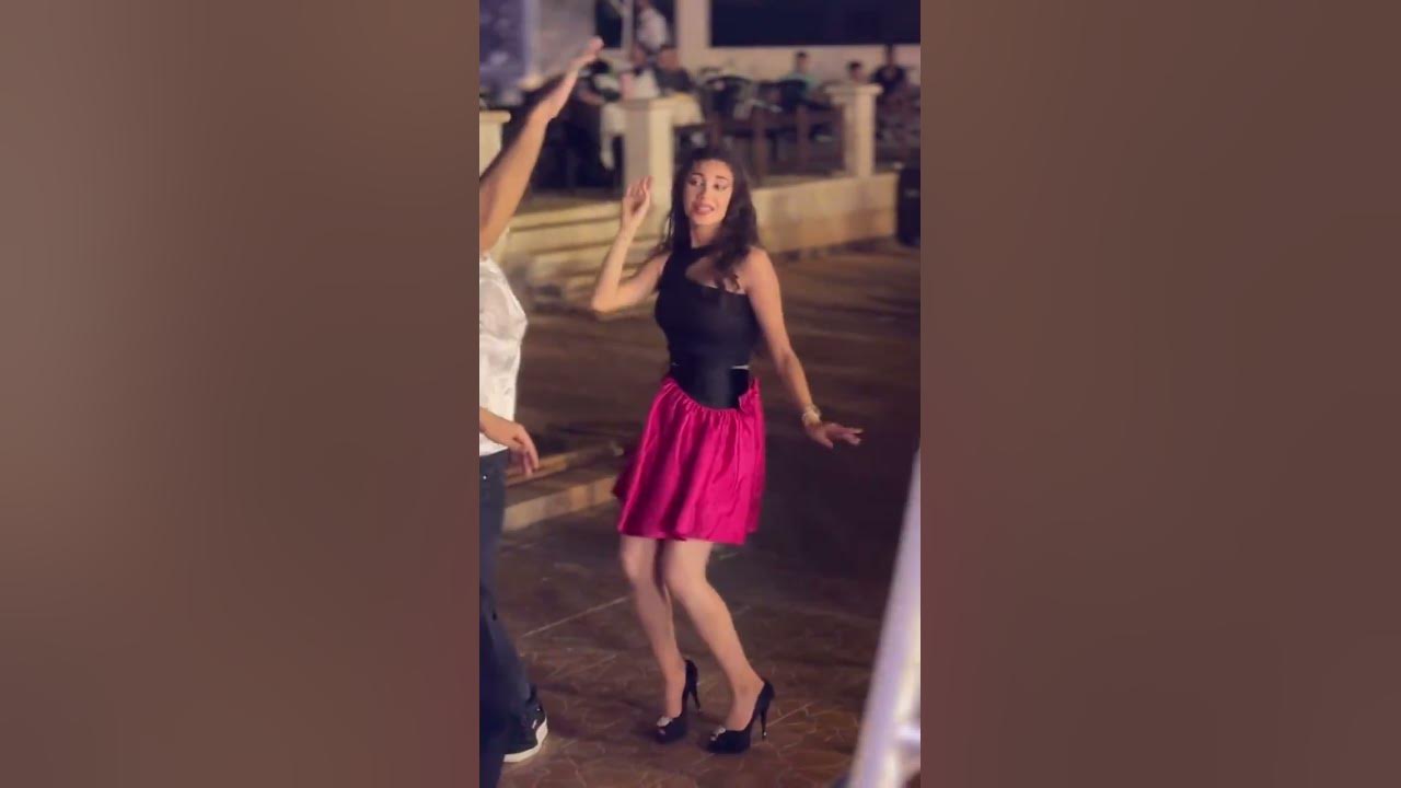 حالات واتس "رقص ثنائي رومانسي على أغنية على هونج - ياسر عبد الوهاب